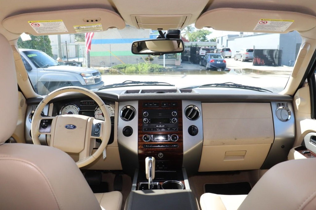 Ford Expedition Vehicle Full-screen Gallery Image 27