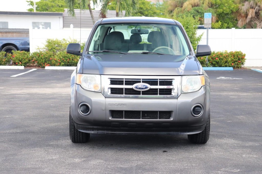 Ford Escape Vehicle Full-screen Gallery Image 02