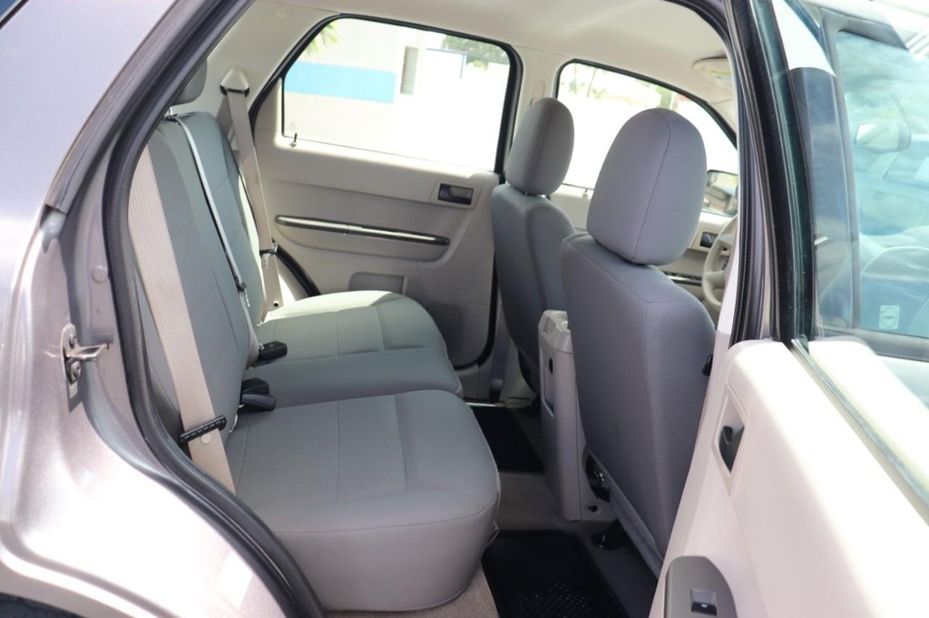 Ford Escape Vehicle Full-screen Gallery Image 19