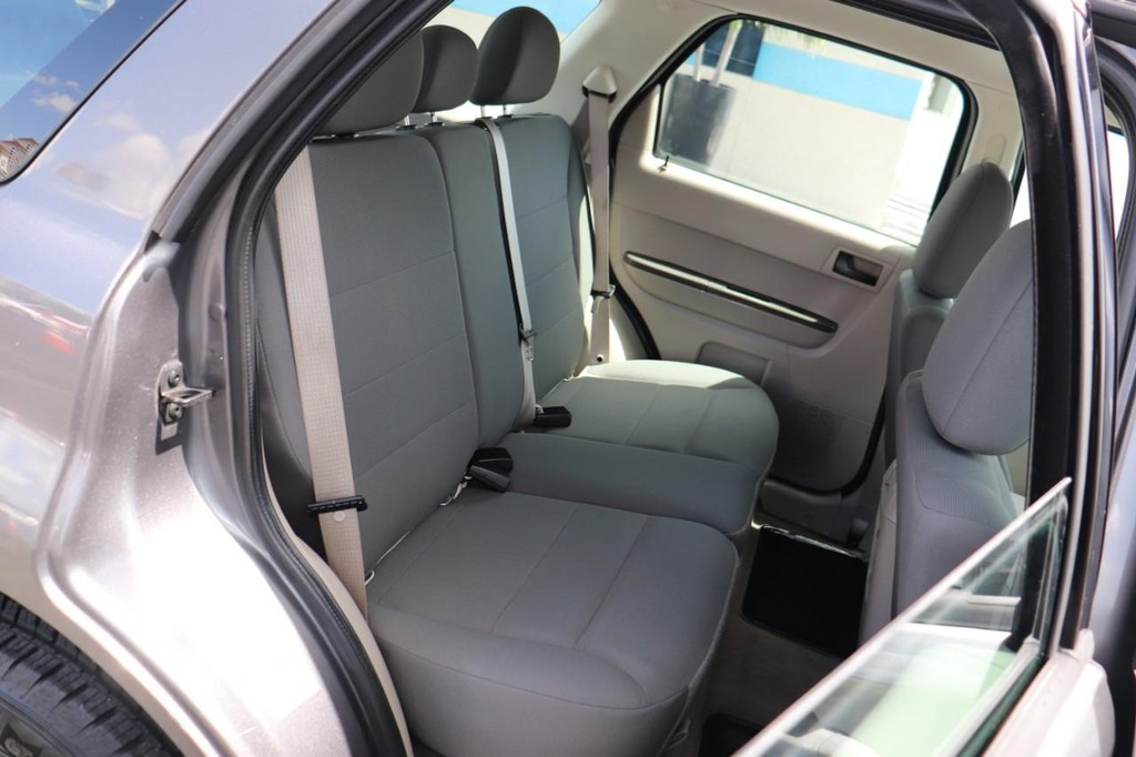 Ford Escape Vehicle Full-screen Gallery Image 20