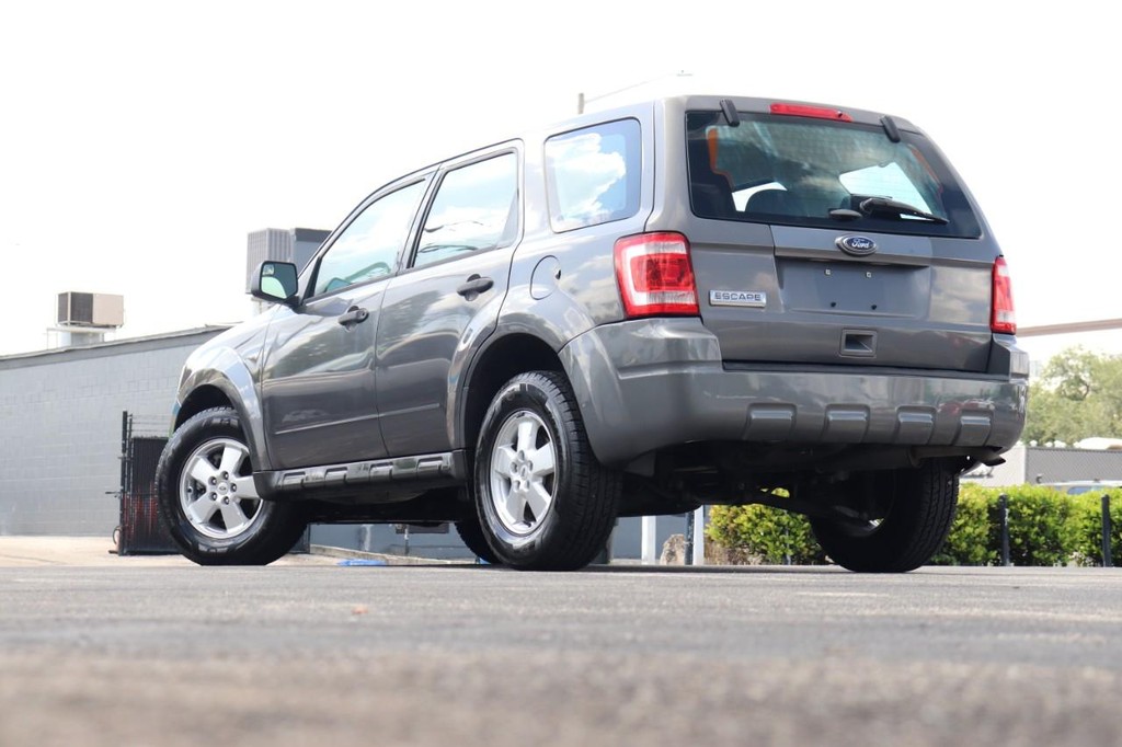 Ford Escape Vehicle Full-screen Gallery Image 27