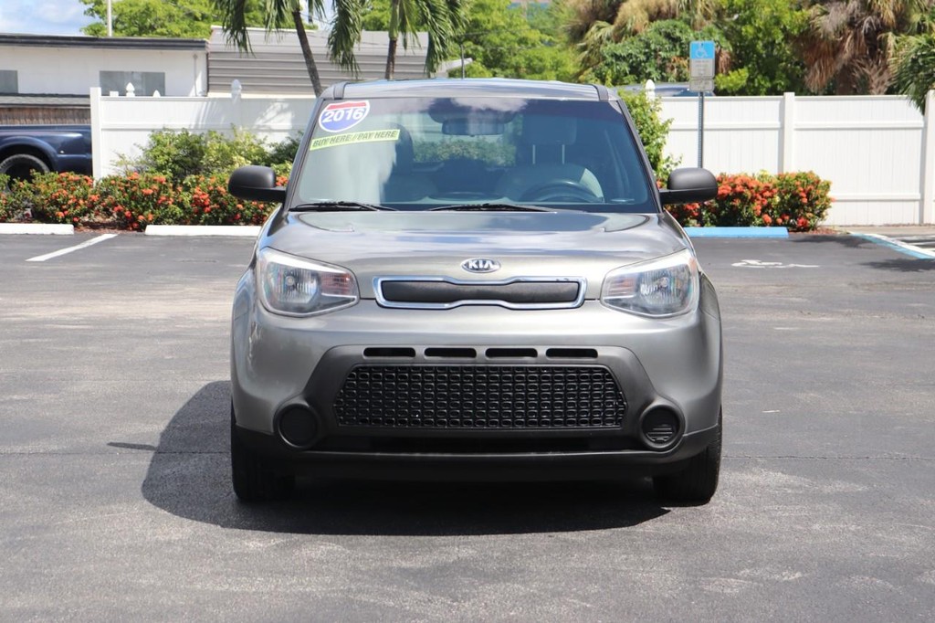 Kia Soul Vehicle Full-screen Gallery Image 02