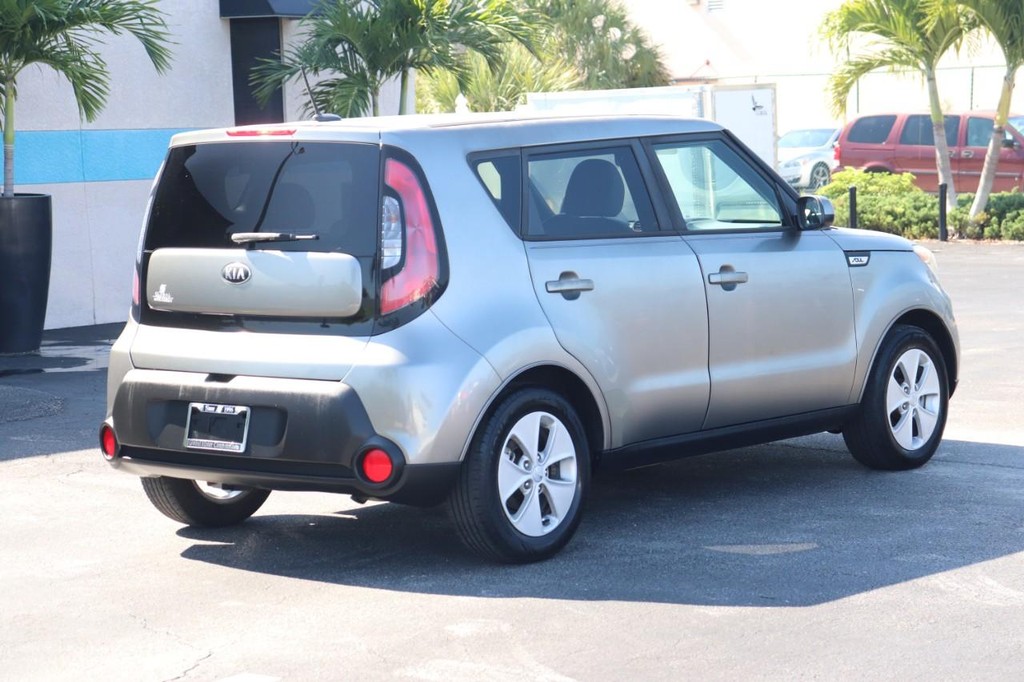 Kia Soul Vehicle Full-screen Gallery Image 06