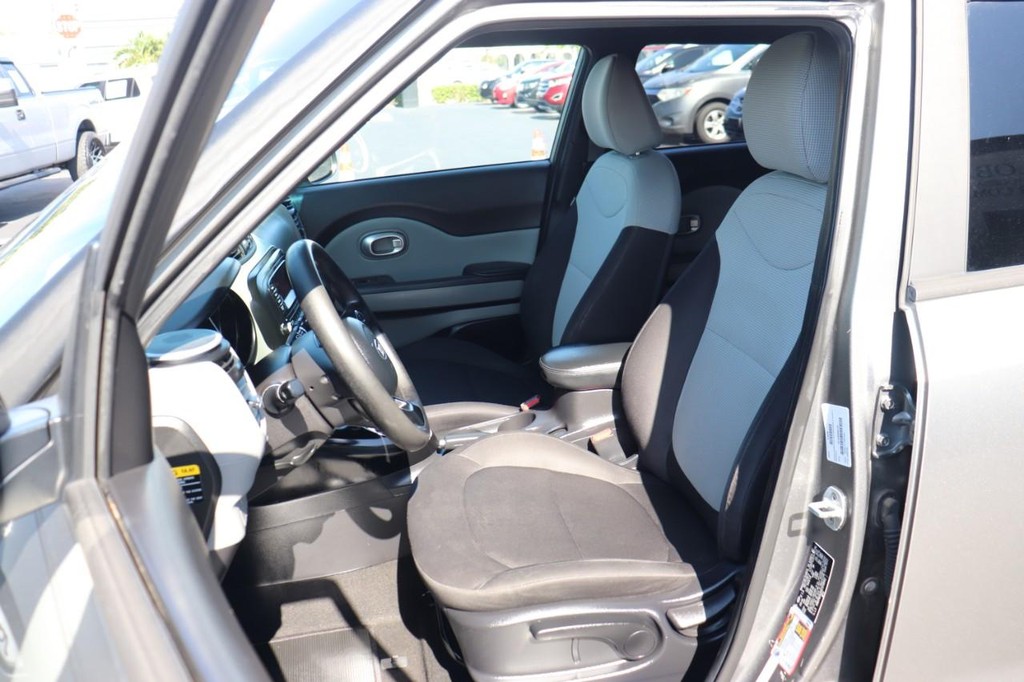Kia Soul Vehicle Full-screen Gallery Image 13
