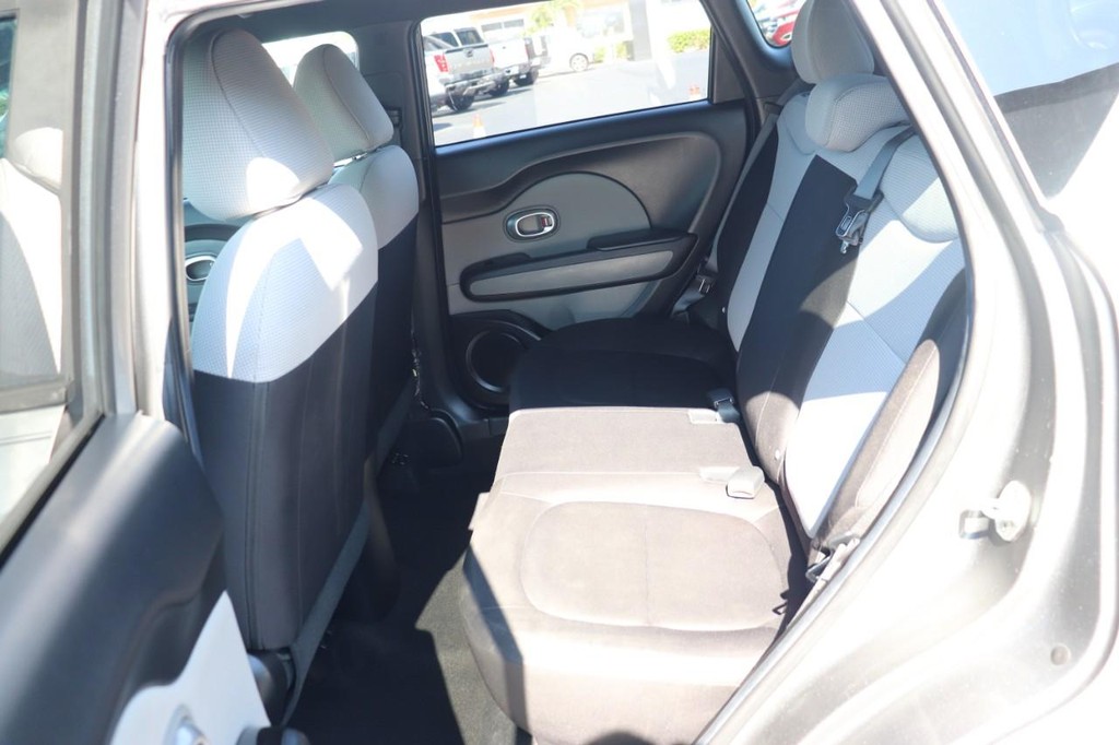 Kia Soul Vehicle Full-screen Gallery Image 15