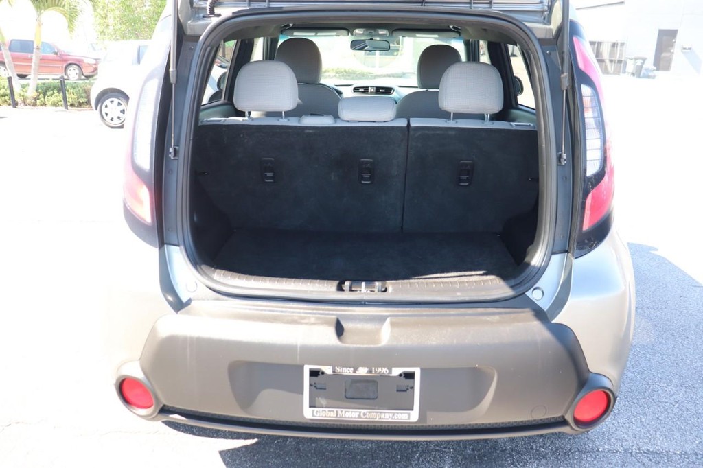 Kia Soul Vehicle Full-screen Gallery Image 17