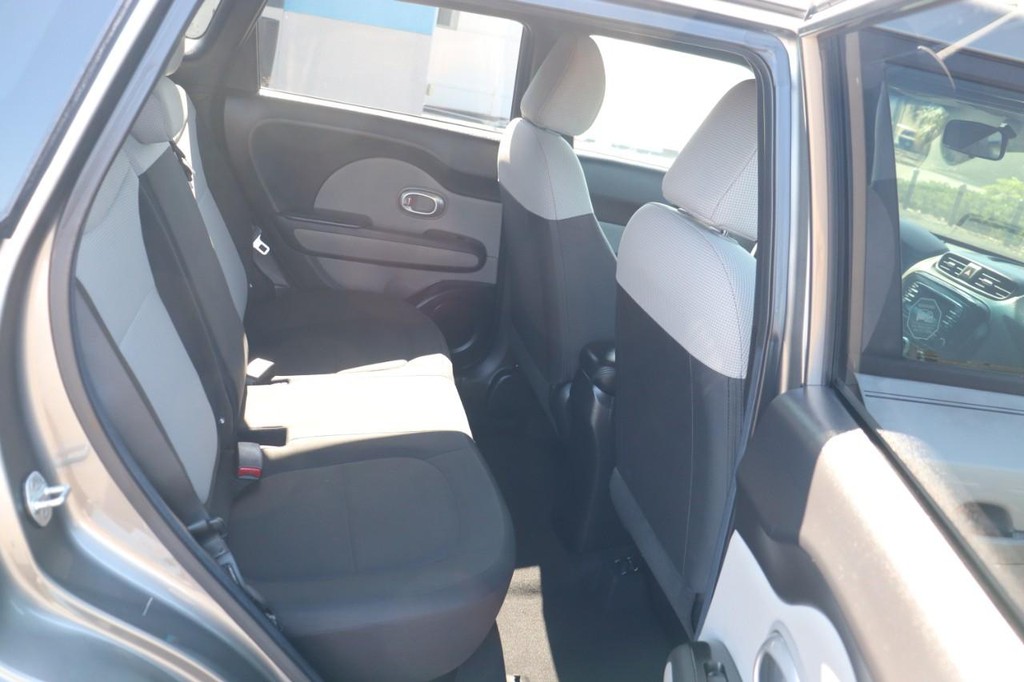 Kia Soul Vehicle Full-screen Gallery Image 19