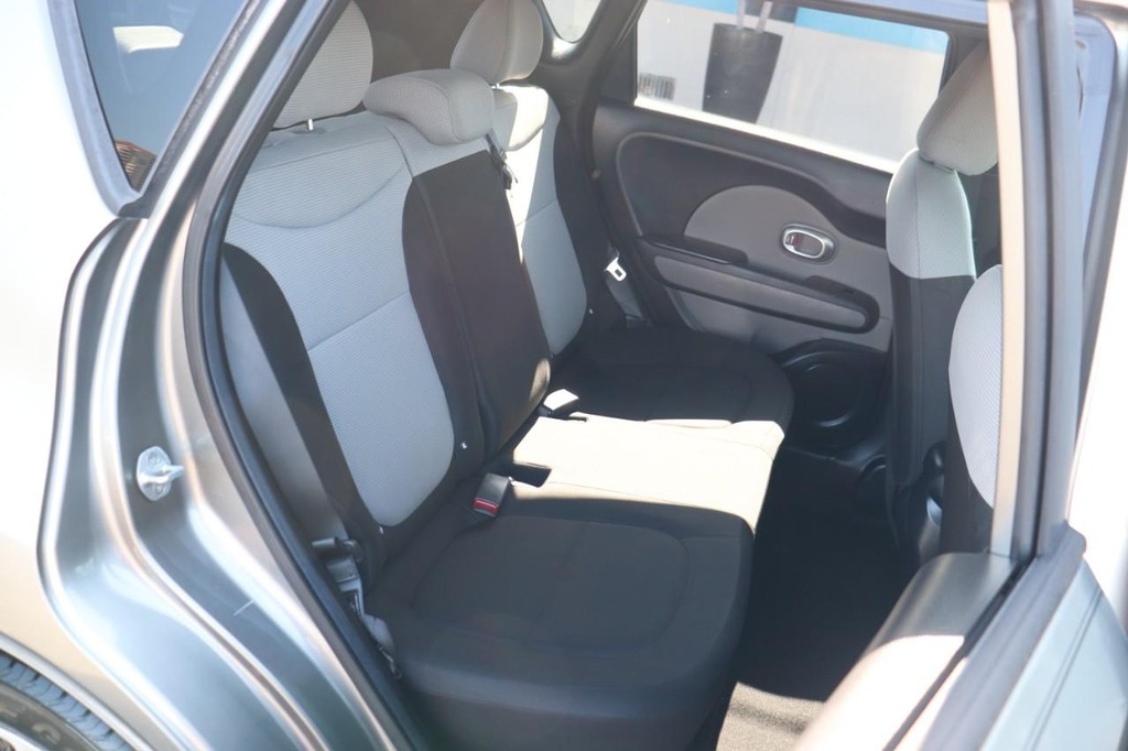 Kia Soul Vehicle Full-screen Gallery Image 20
