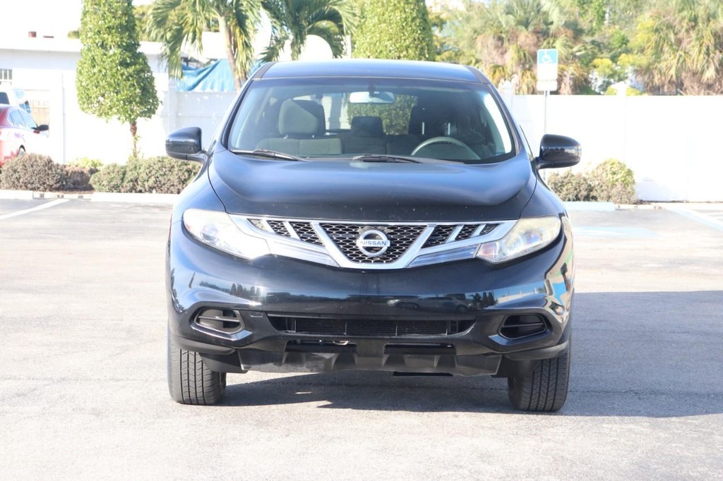 Nissan Murano Vehicle Full-screen Gallery Image 02