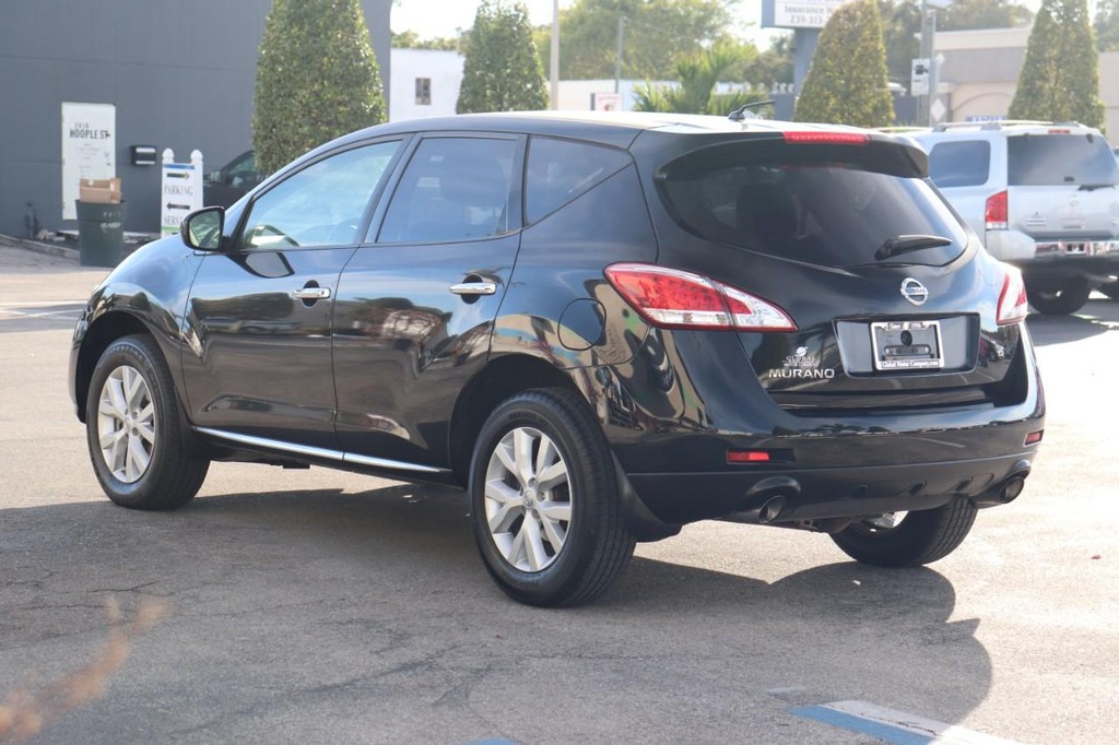 Nissan Murano Vehicle Full-screen Gallery Image 06