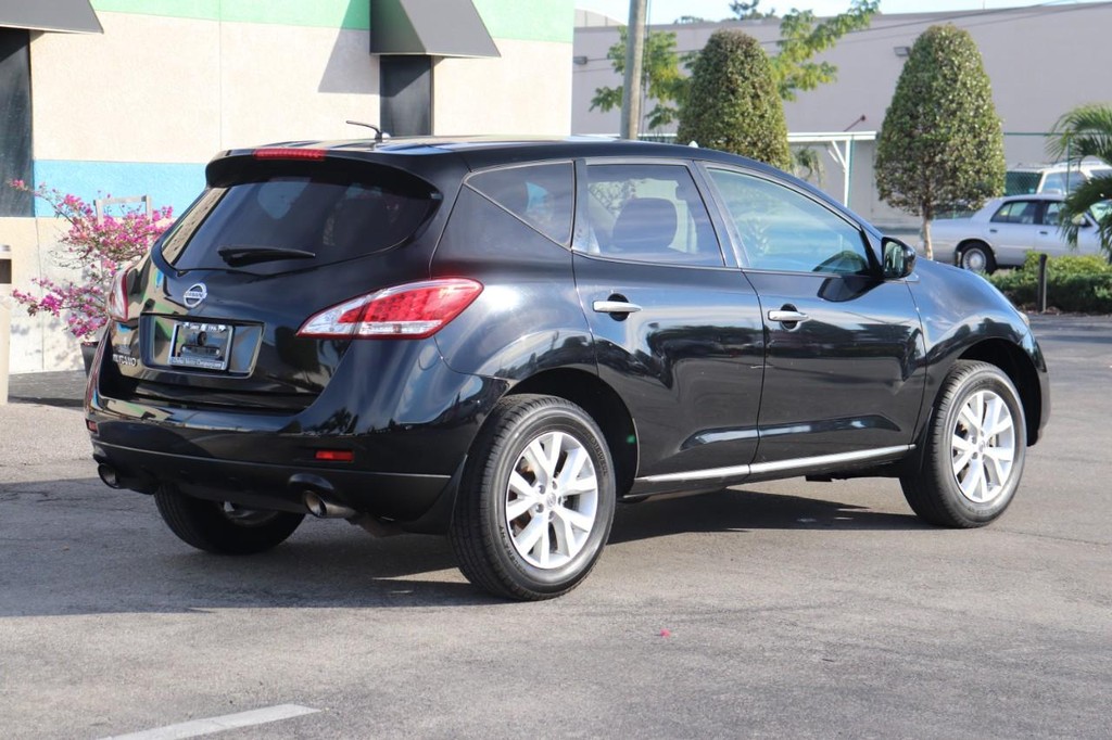 Nissan Murano Vehicle Full-screen Gallery Image 08