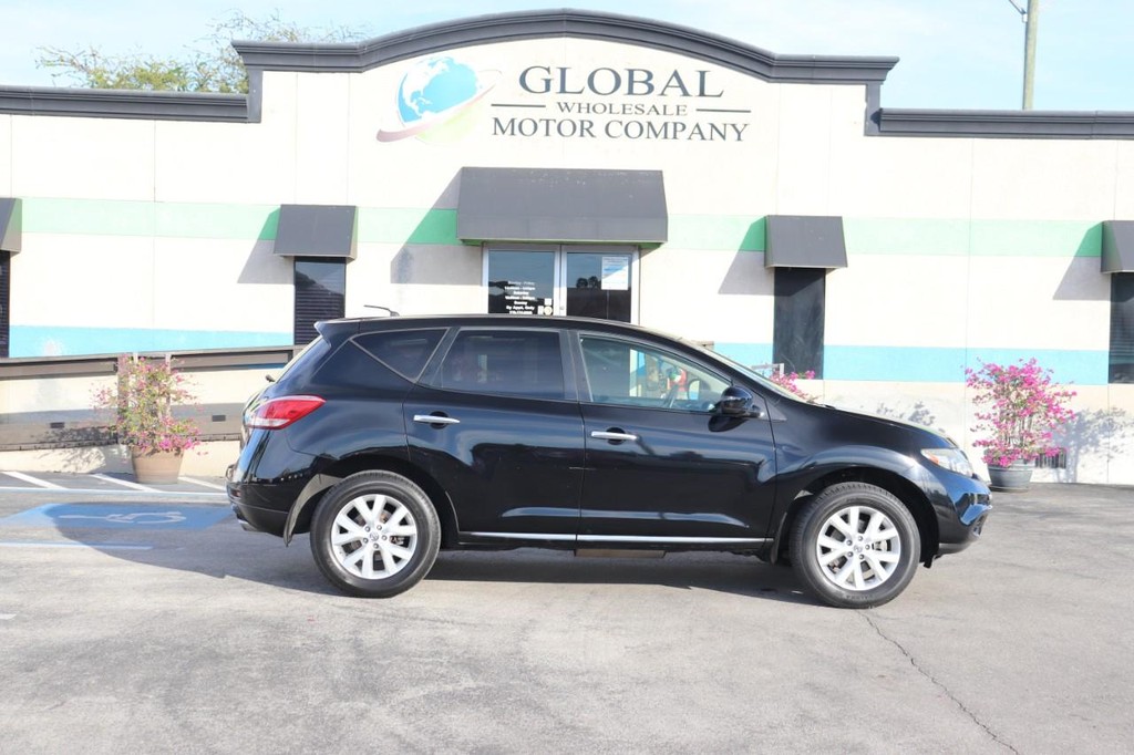 Nissan Murano Vehicle Full-screen Gallery Image 09