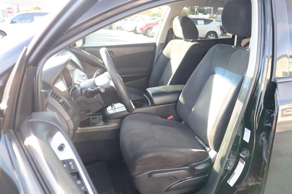 Nissan Murano Vehicle Full-screen Gallery Image 13