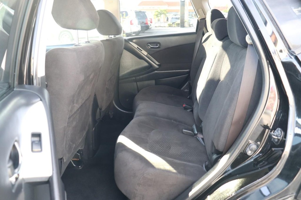 Nissan Murano Vehicle Full-screen Gallery Image 15