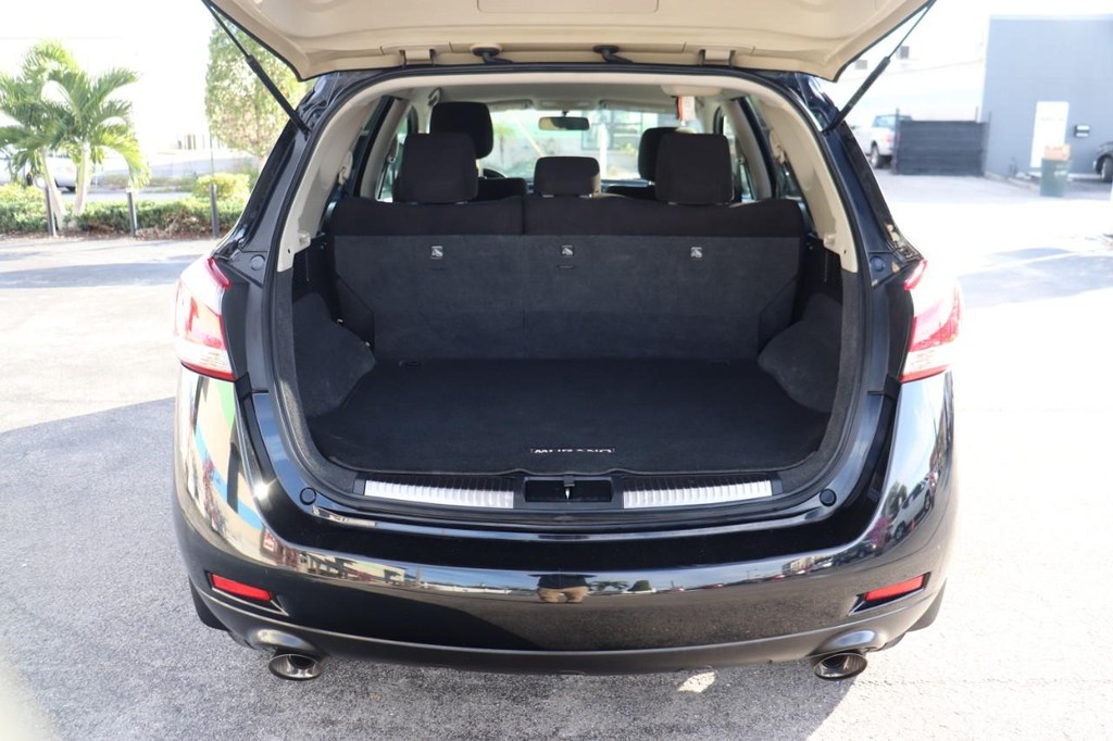 Nissan Murano Vehicle Full-screen Gallery Image 17