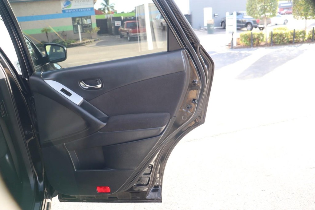 Nissan Murano Vehicle Full-screen Gallery Image 18
