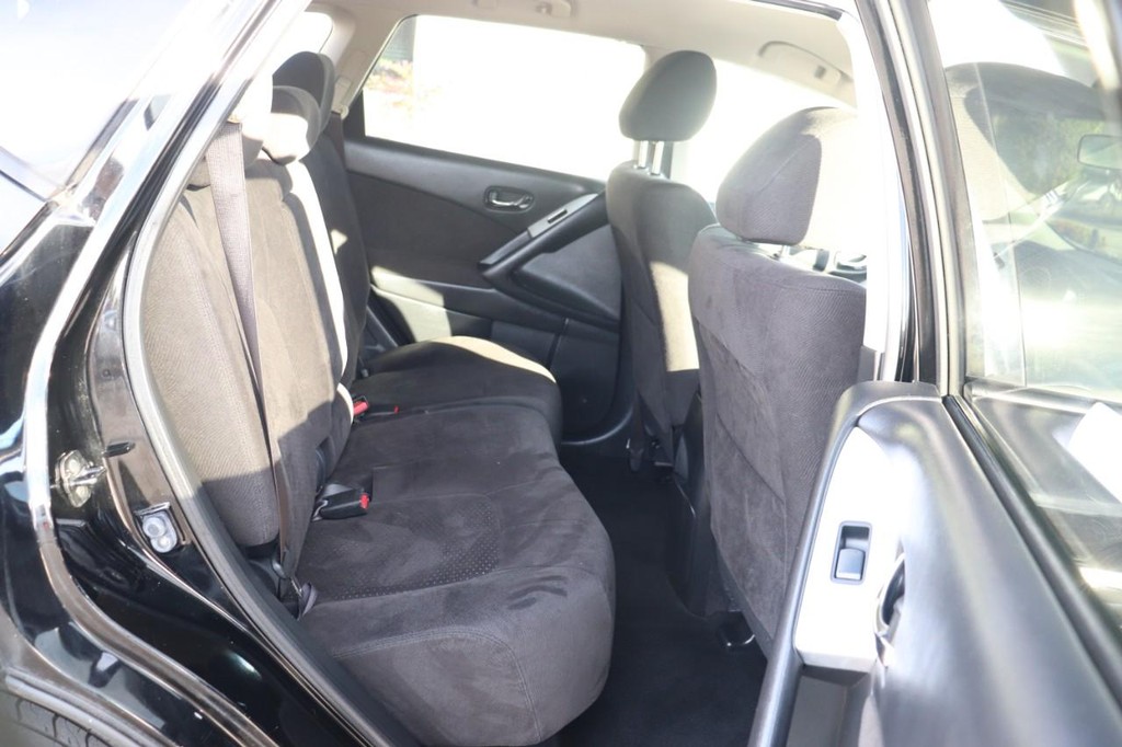 Nissan Murano Vehicle Full-screen Gallery Image 19