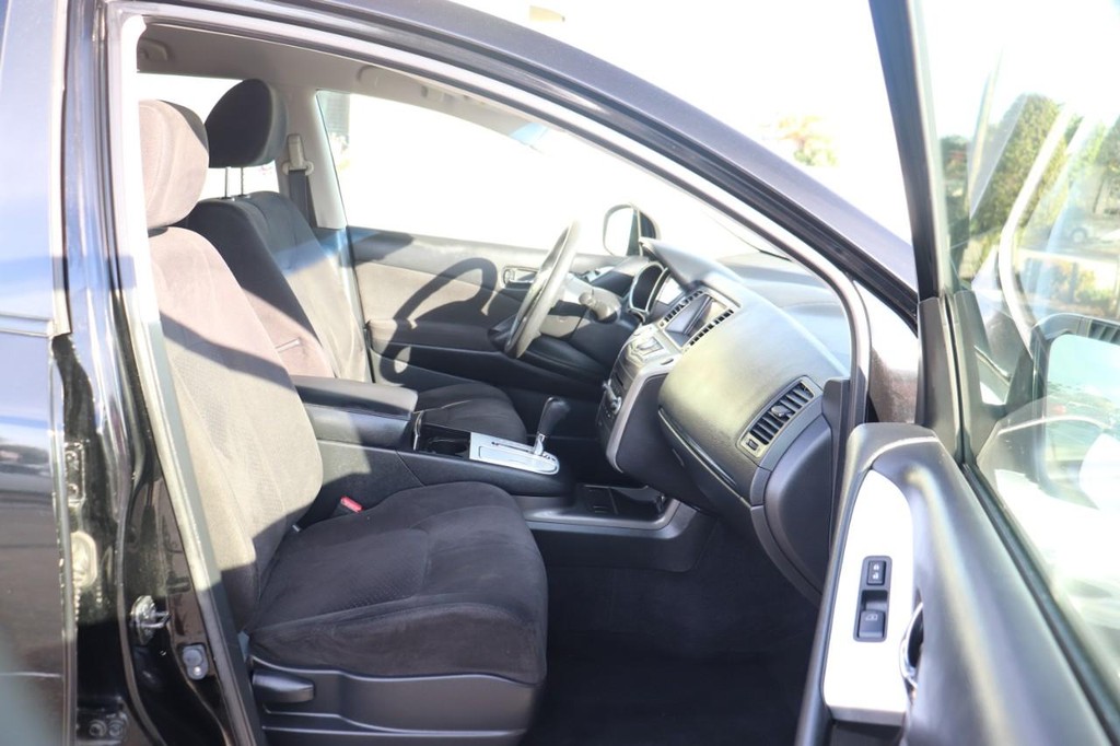 Nissan Murano Vehicle Full-screen Gallery Image 22