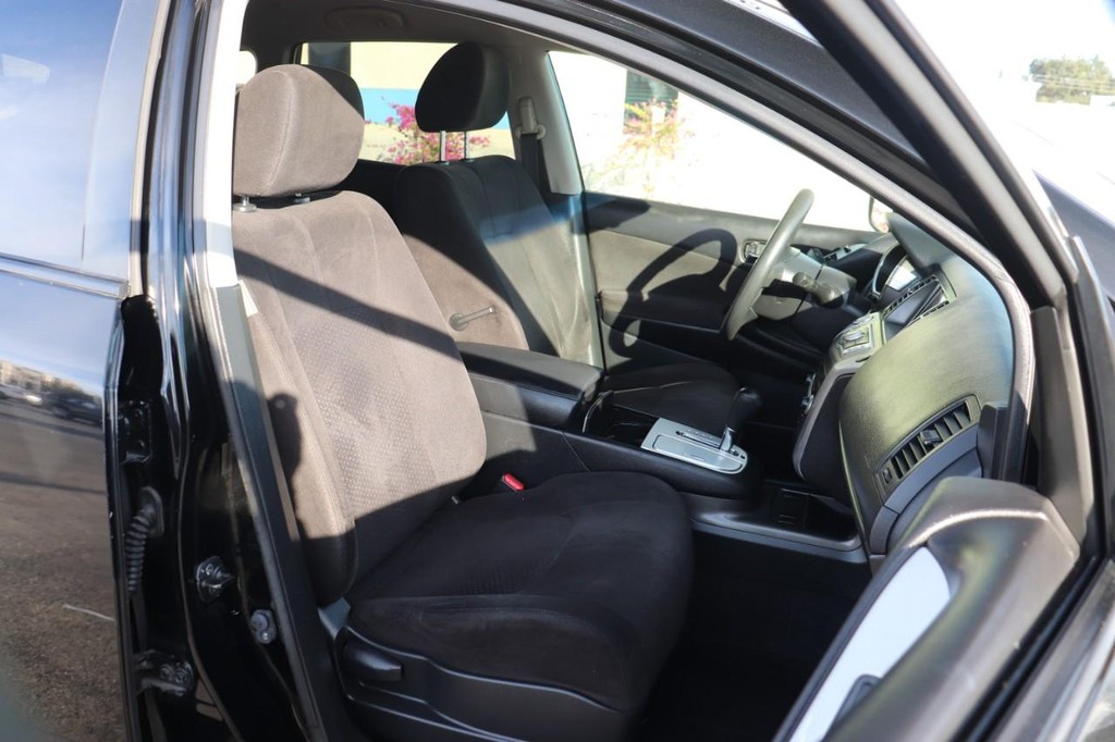 Nissan Murano Vehicle Full-screen Gallery Image 23