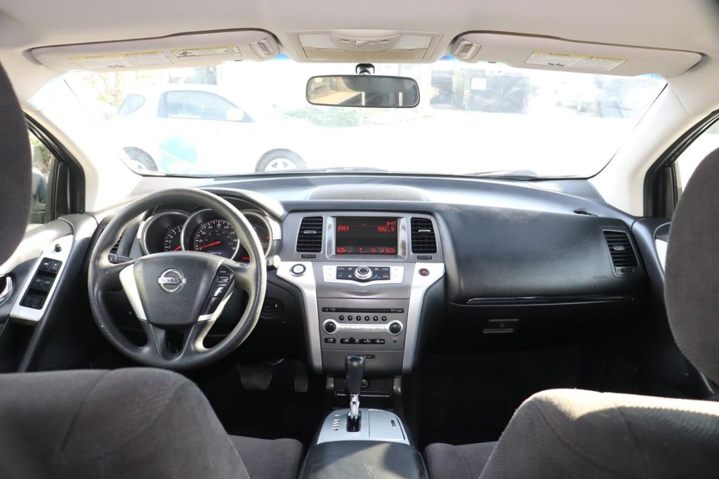 Nissan Murano Vehicle Full-screen Gallery Image 25