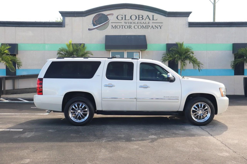 Chevrolet Suburban Vehicle Full-screen Gallery Image 09
