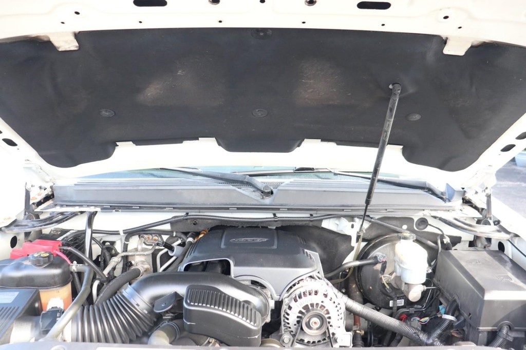 Chevrolet Suburban Vehicle Full-screen Gallery Image 10