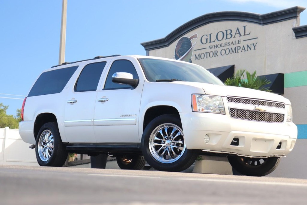 Chevrolet Suburban Vehicle Full-screen Gallery Image 27