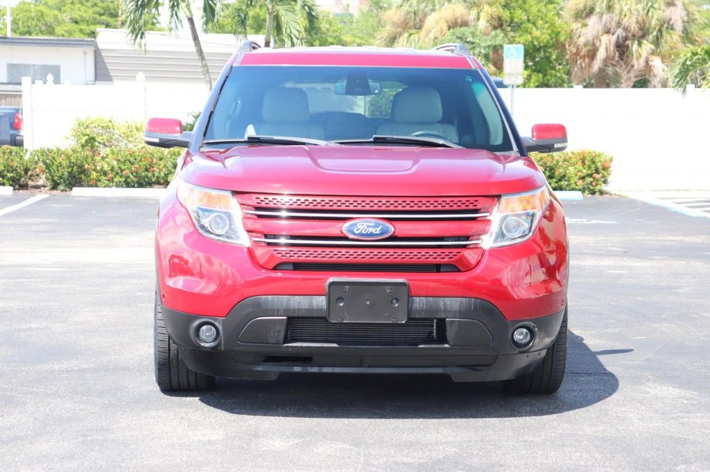 Ford Explorer Vehicle Full-screen Gallery Image 02