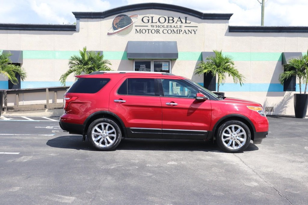 Ford Explorer Vehicle Full-screen Gallery Image 09