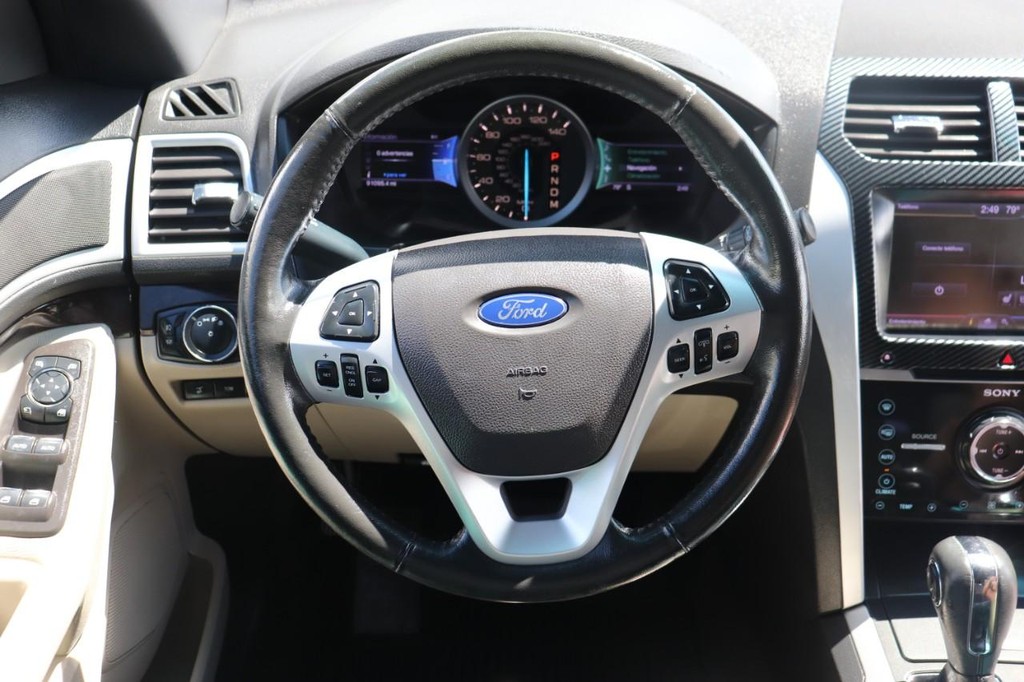 Ford Explorer Vehicle Full-screen Gallery Image 25