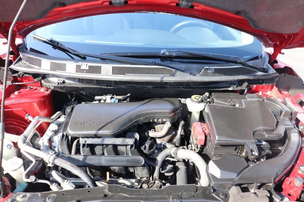 Nissan Rogue Sport Vehicle Full-screen Gallery Image 10
