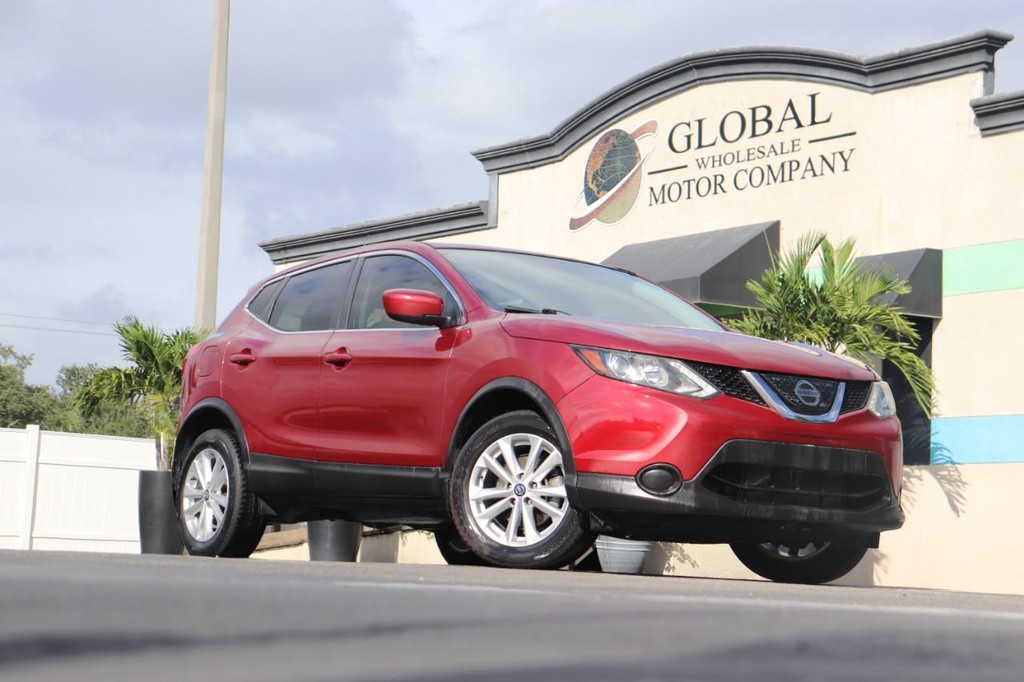 Nissan Rogue Sport Vehicle Full-screen Gallery Image 26