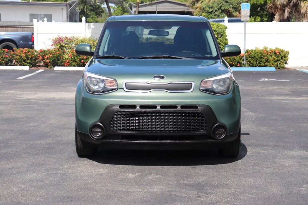 Kia Soul Vehicle Full-screen Gallery Image 02