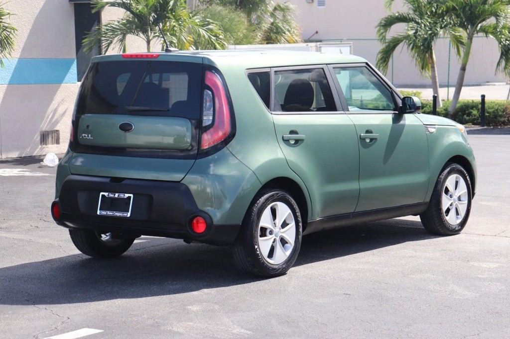 Kia Soul Vehicle Full-screen Gallery Image 08