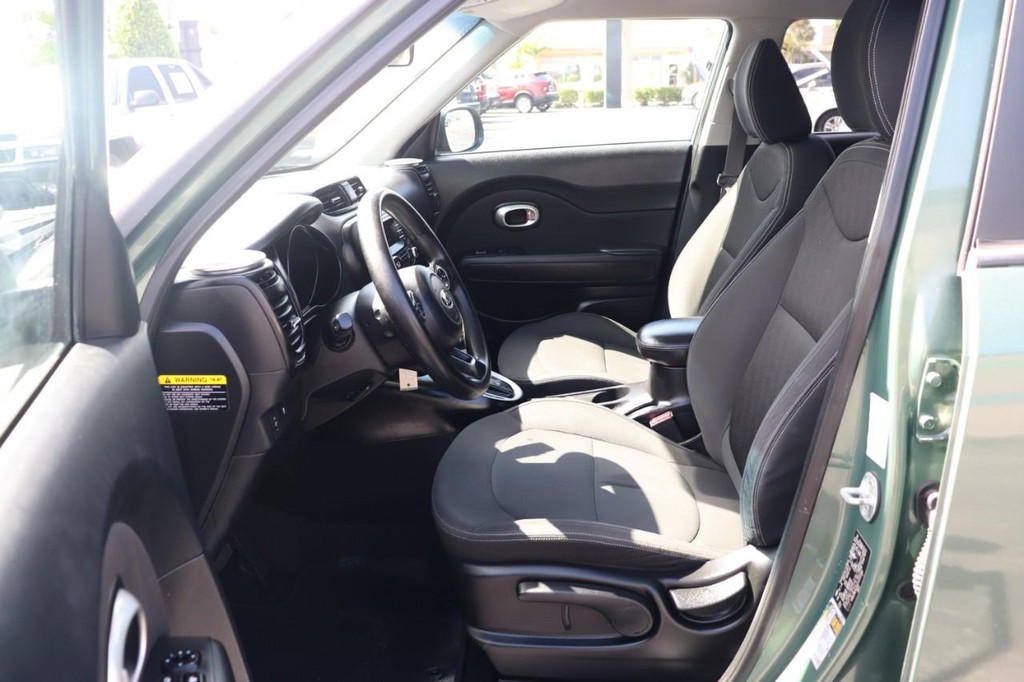 Kia Soul Vehicle Full-screen Gallery Image 12