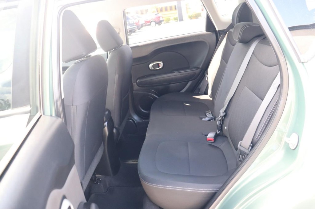 Kia Soul Vehicle Full-screen Gallery Image 15
