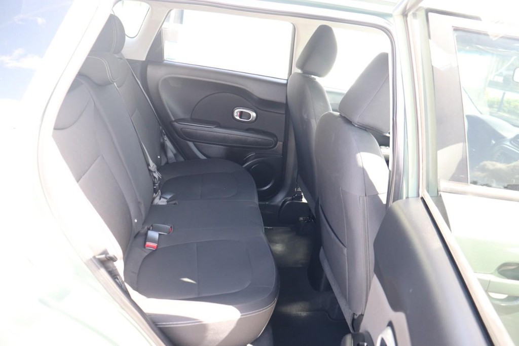 Kia Soul Vehicle Full-screen Gallery Image 19