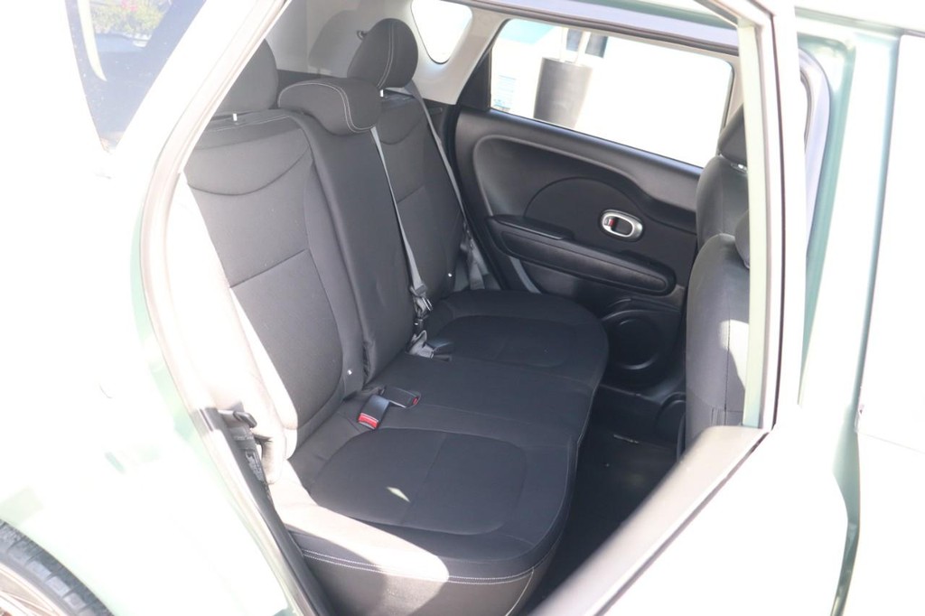 Kia Soul Vehicle Full-screen Gallery Image 20