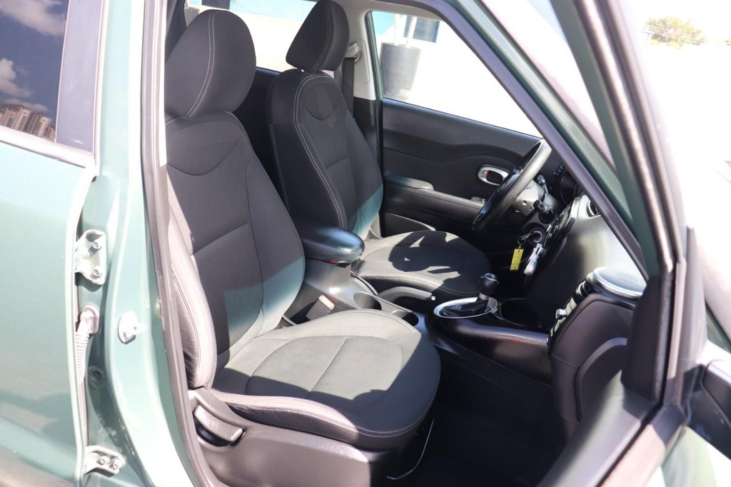 Kia Soul Vehicle Full-screen Gallery Image 23