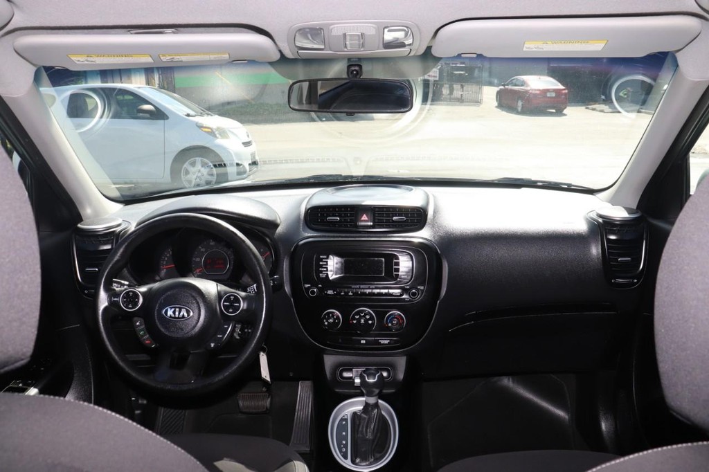 Kia Soul Vehicle Full-screen Gallery Image 25