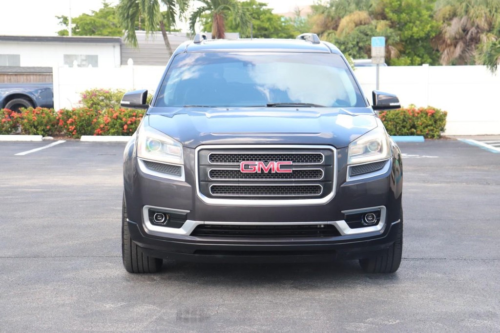 GMC Acadia Vehicle Full-screen Gallery Image 02