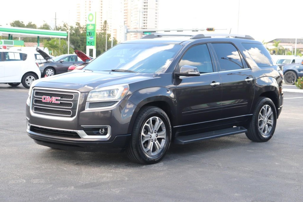 GMC Acadia Vehicle Full-screen Gallery Image 03