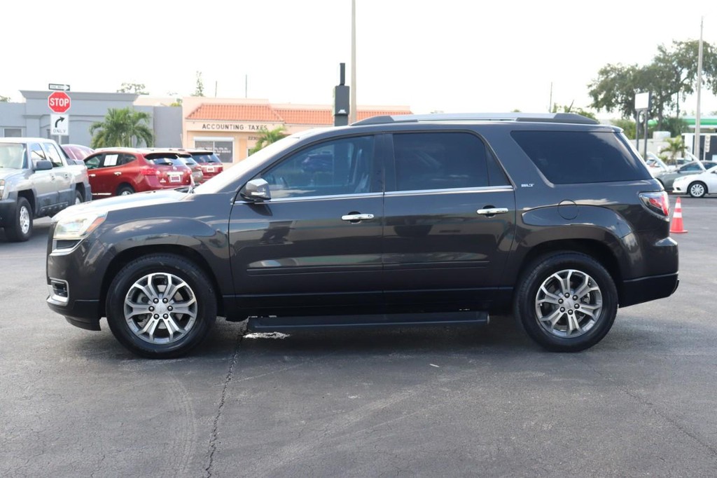 GMC Acadia Vehicle Full-screen Gallery Image 04
