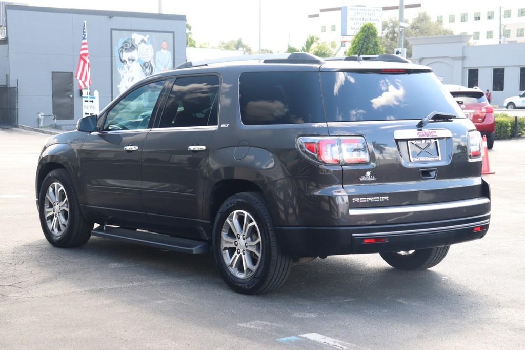 GMC Acadia Vehicle Full-screen Gallery Image 06