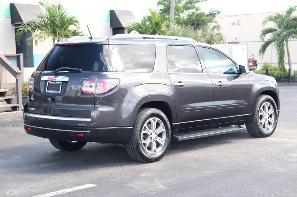 GMC Acadia Vehicle Full-screen Gallery Image 08
