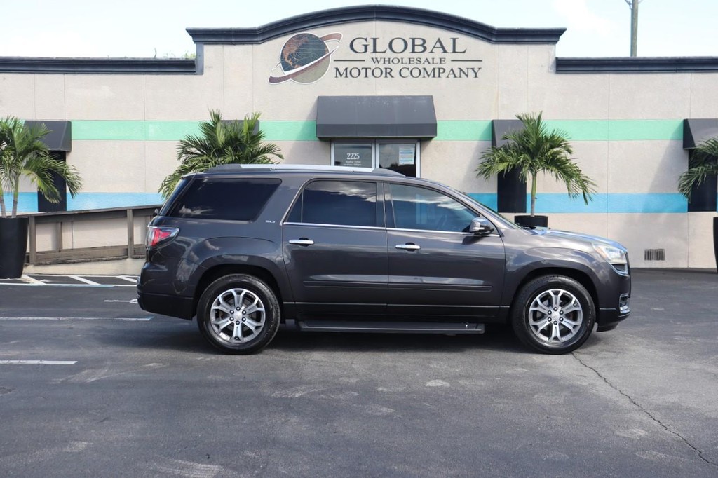 GMC Acadia Vehicle Full-screen Gallery Image 09