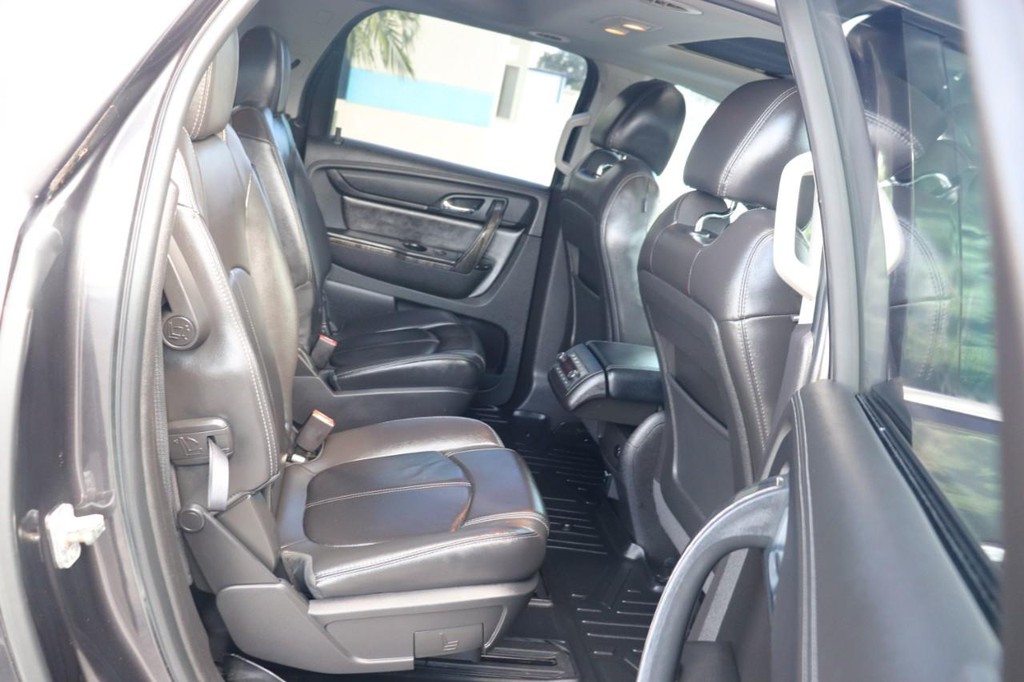 GMC Acadia Vehicle Full-screen Gallery Image 19