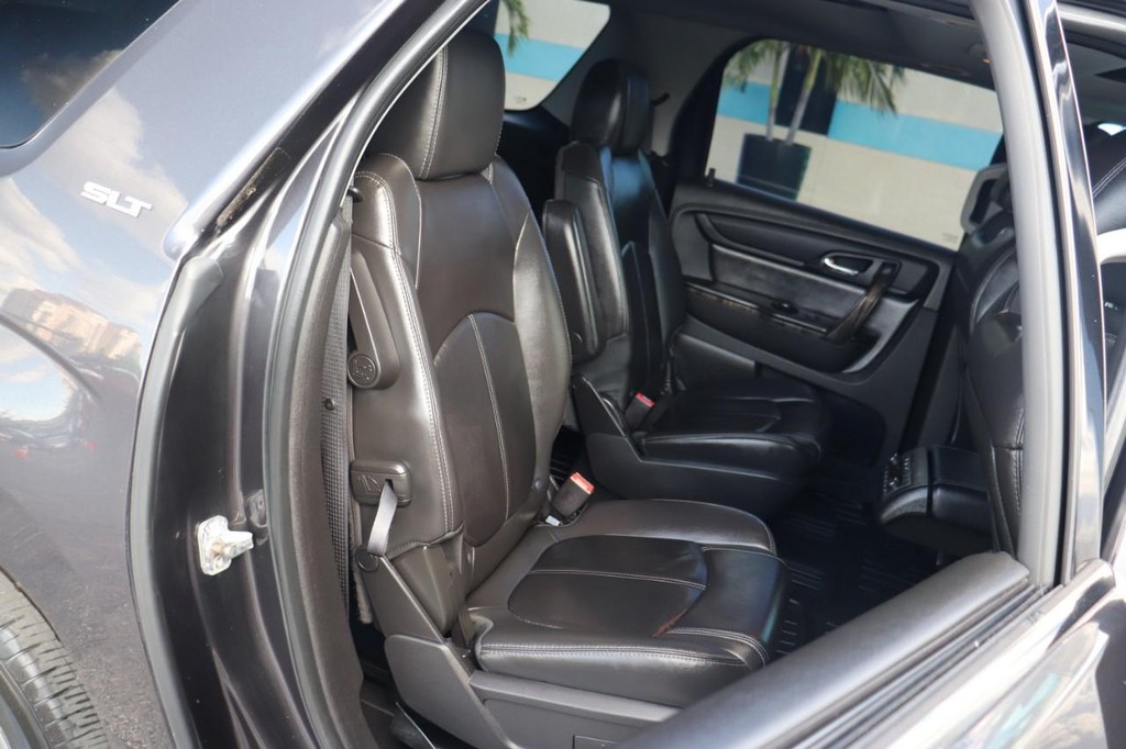 GMC Acadia Vehicle Full-screen Gallery Image 20