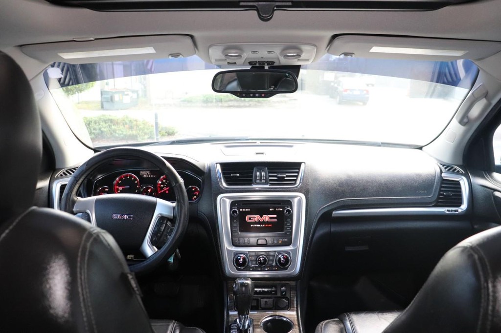 GMC Acadia Vehicle Full-screen Gallery Image 26