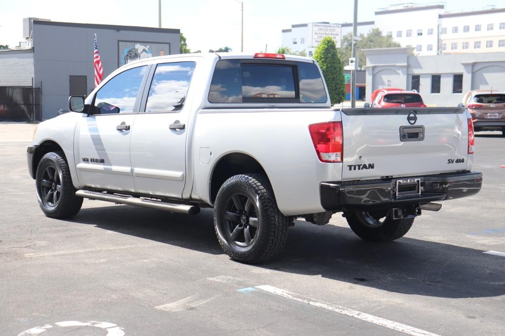 Nissan Titan Vehicle Full-screen Gallery Image 06